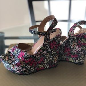 Floral wedges